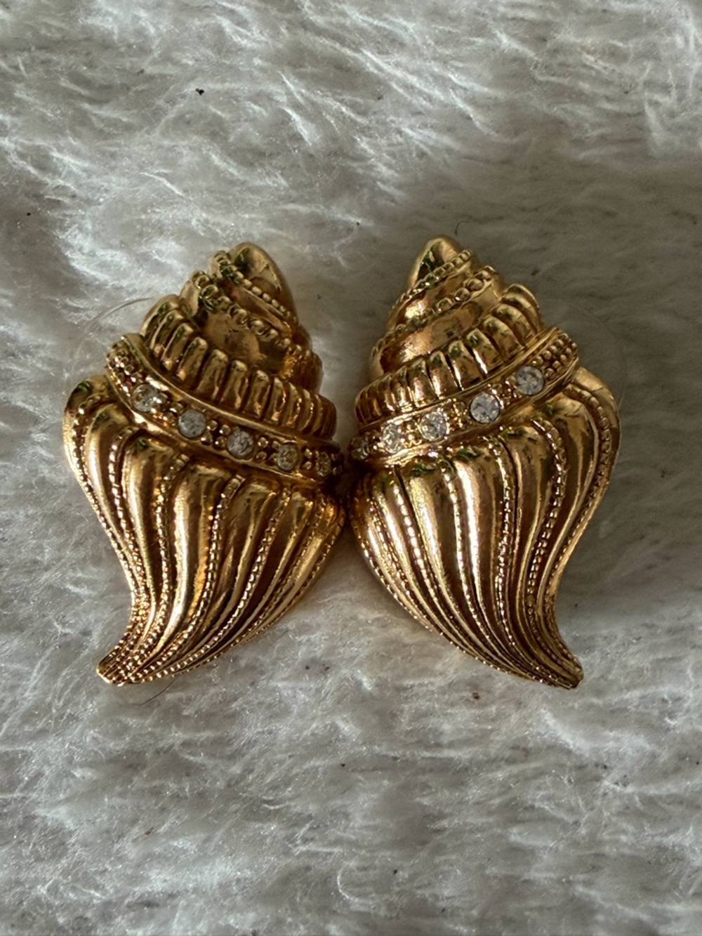 Vintage Avon’s Chunky Gold Shell-Style Statement Earrings - Picture 1 of 6